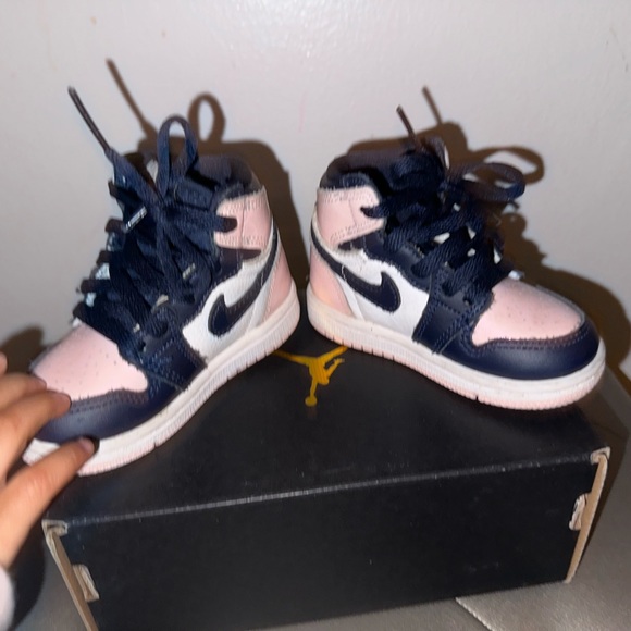 Barely worn Jordan 1s excellent condition original box size 5c - Picture 4 of 7